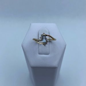 10k aquamarine and diamonds ring